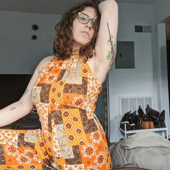 Meet your Posher, Zoe - Picture 2 of 4